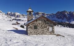 Sella Ronda lyžování