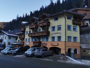 Sella Ronda lyžování