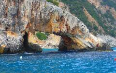 Jeskyně na východním pobřeží. Foto Josef Křetinský